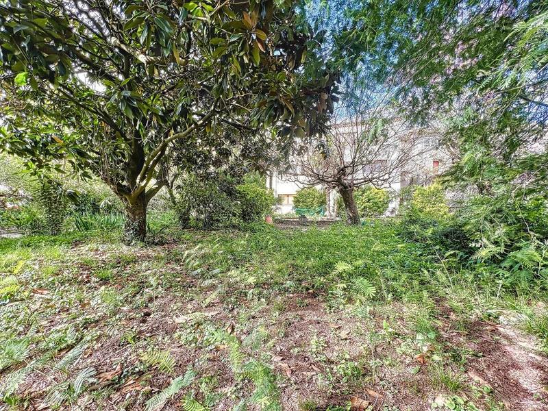 Immeuble - 1 050 m² - 9 pièces