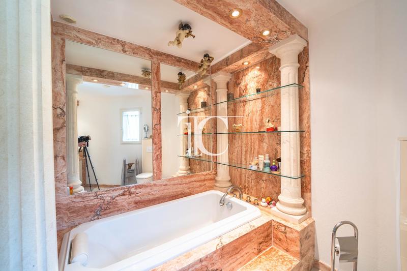 Maison - 200 m² - 6 pièces