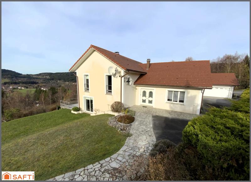 Maison - 230 m² - 7 pièces