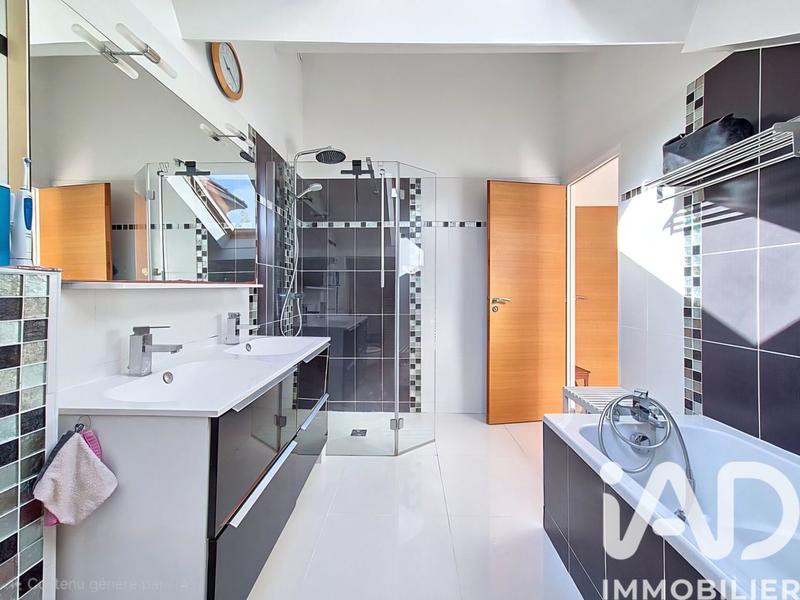 Maison - 138 m² - 5 pièces