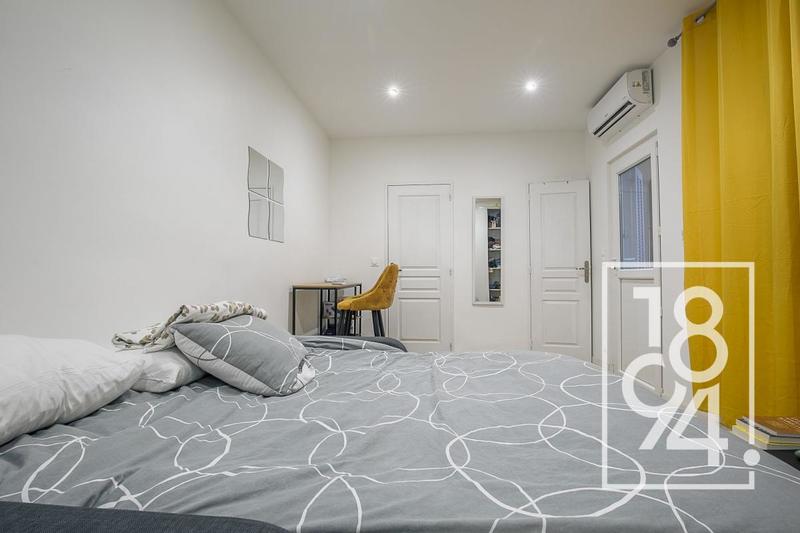 Maison - 240 m² - 9 pièces