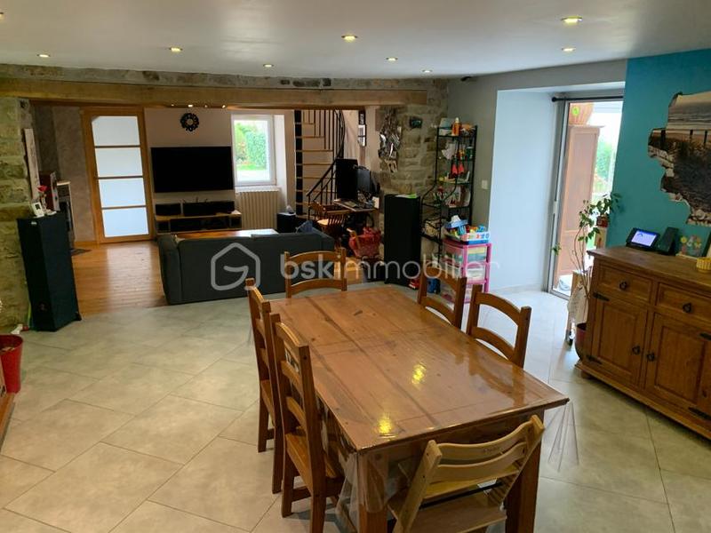 Maison traditionnelle - 148 m² - 6 pièces