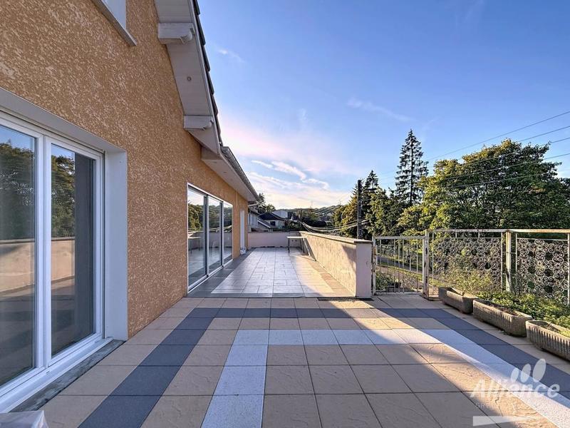 Maison - 222 m² - 9 pièces