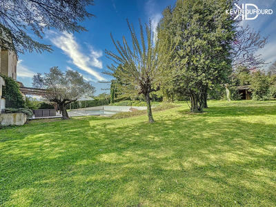 Propriété - 400 m² - 14 pièces