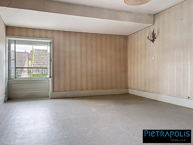 Maison ancienne - 180 m² - 3 pièces