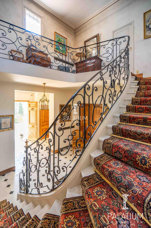 Maison - 255 m² - 7 pièces