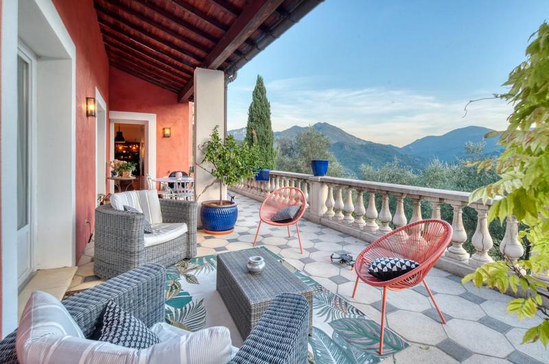 Villa - 235 m² - 6 pièces