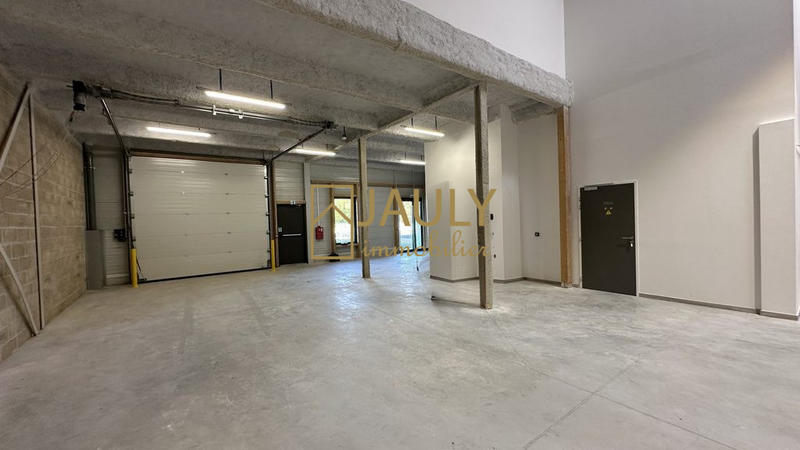 Local commercial - 910 m²