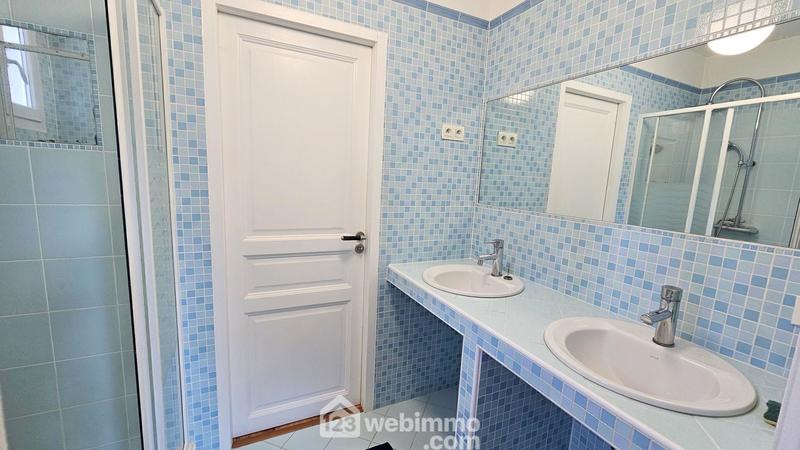 Maison - 201 m² - 8 pièces