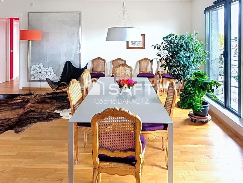 Appartement - 210 m² - 6 pièces
