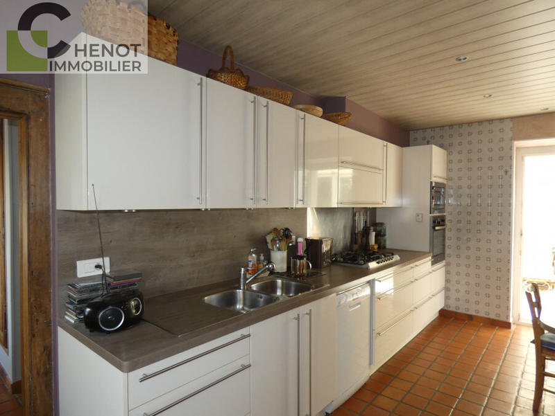 Propriété - 170 m² - 6 pièces