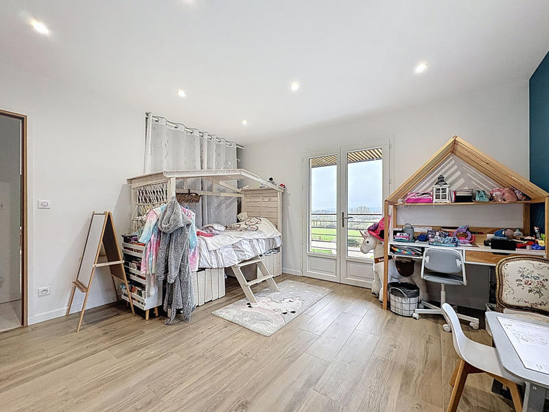 Maison - 200 m² - 7 pièces