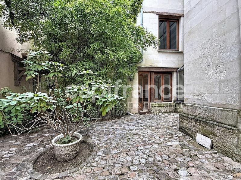 Maison - 235 m² - 7 pièces