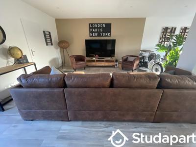 Chambre - 234 m² - 1 pièce