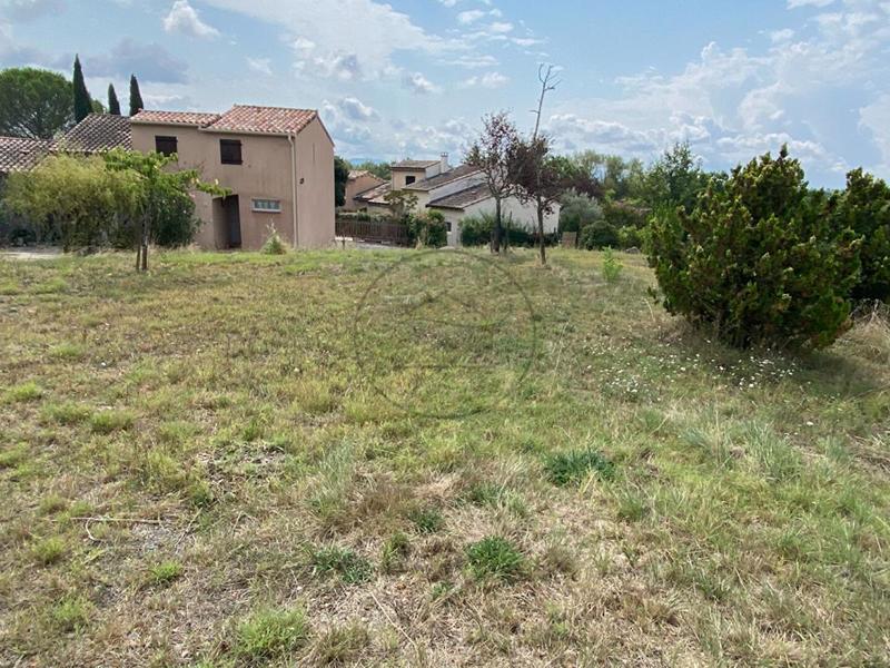 Terrain constructible - 1 750 m²
