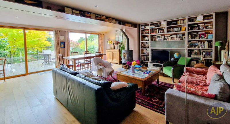 Maison - 180 m² - 7 pièces