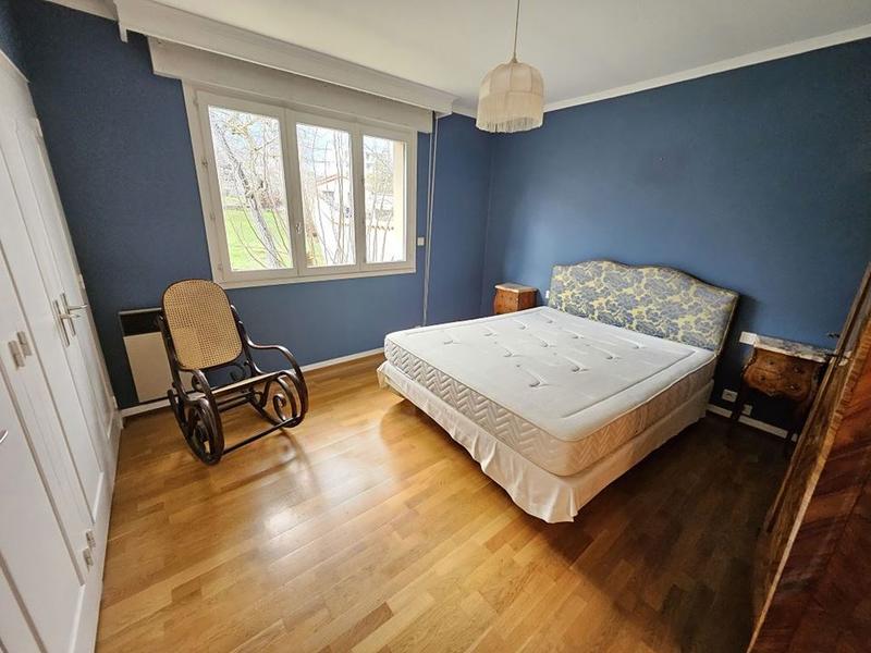 Maison traditionnelle - 300 m² - 10 pièces