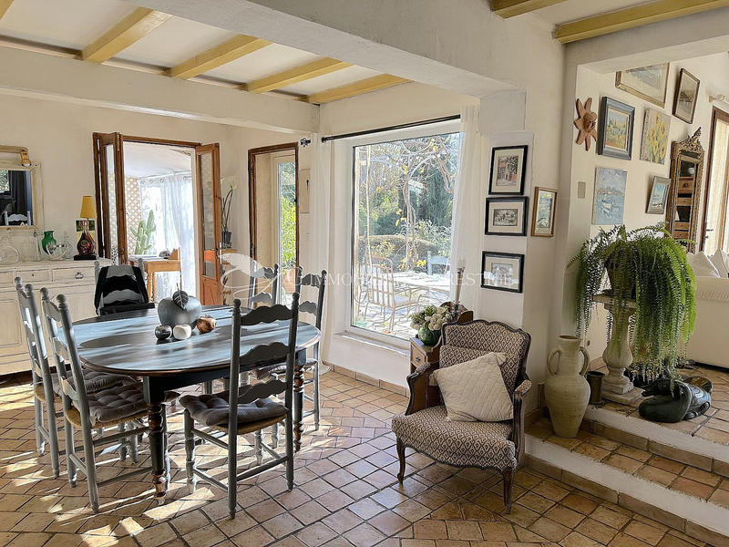 Mas - 400 m² - 14 pièces