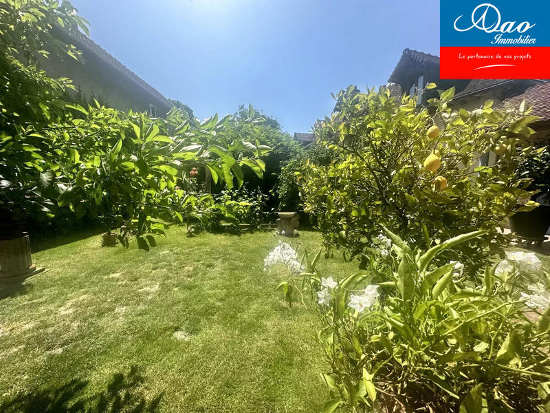 Maison - 250 m² - 6 pièces