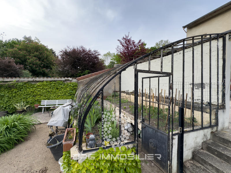 Propriété - 445 m² - 24 pièces