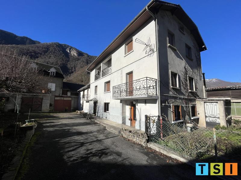 Maison - 260 m² - 12 pièces