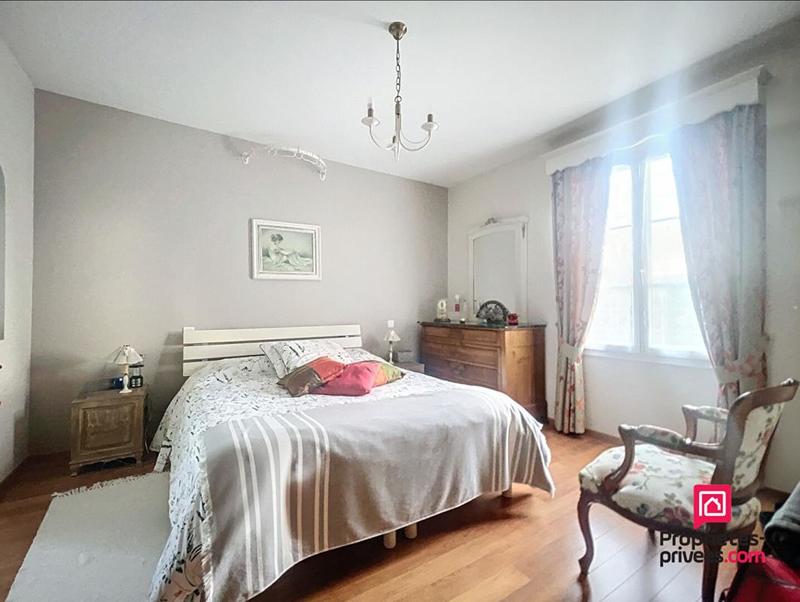 Maison - 230 m² - 7 pièces