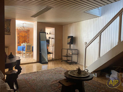 Maison - 220 m² - 8 pièces