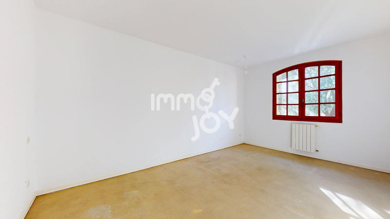 Maison - 220 m² - 8 pièces