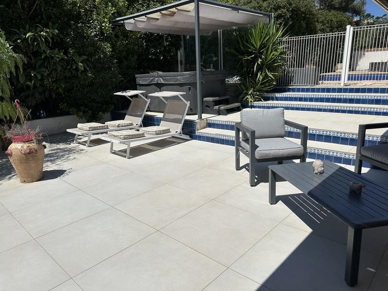 Maison - 220 m² - 10 pièces