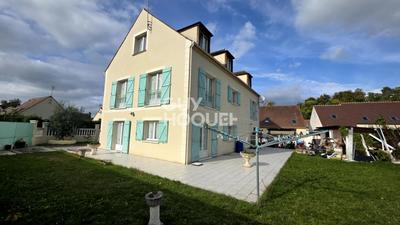 Maison - 275 m² - 12 pièces