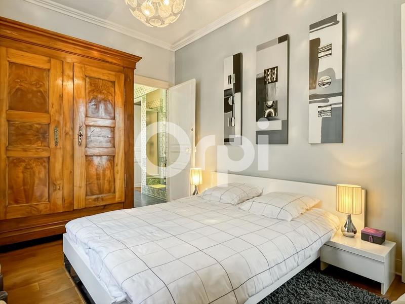 Maison - 203 m² - 7 pièces