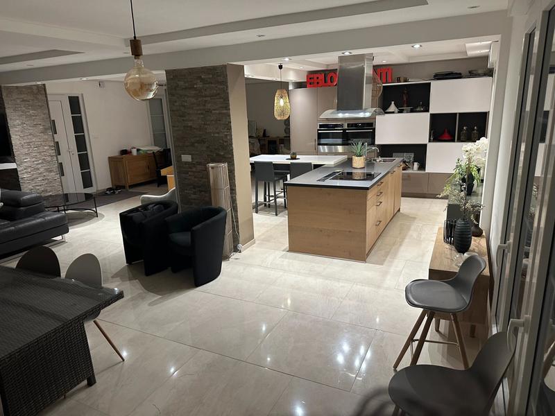 Maison - 215 m² - 7 pièces