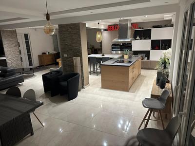 Maison - 215 m² - 7 pièces