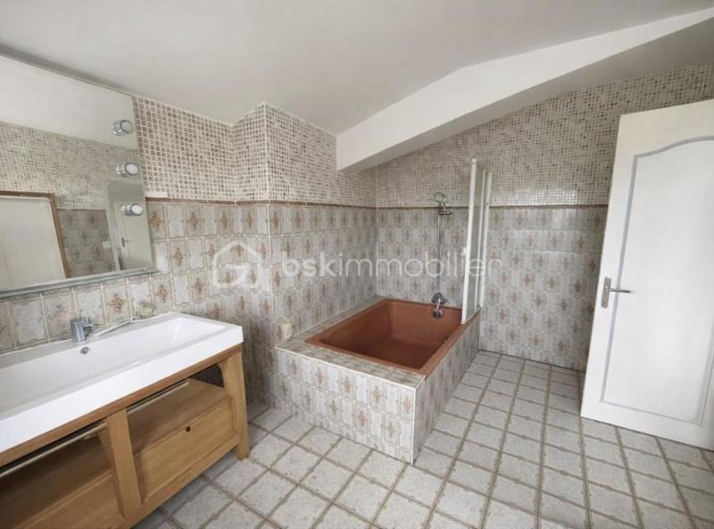 Demeure - 239 m² - 10 pièces