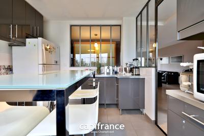 Appartement - 121 m² - 6 pièces