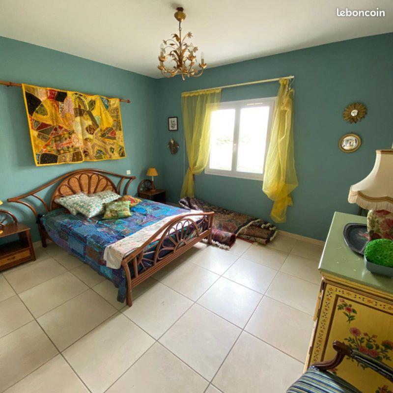 Pavillon - 235 m² - 7 pièces