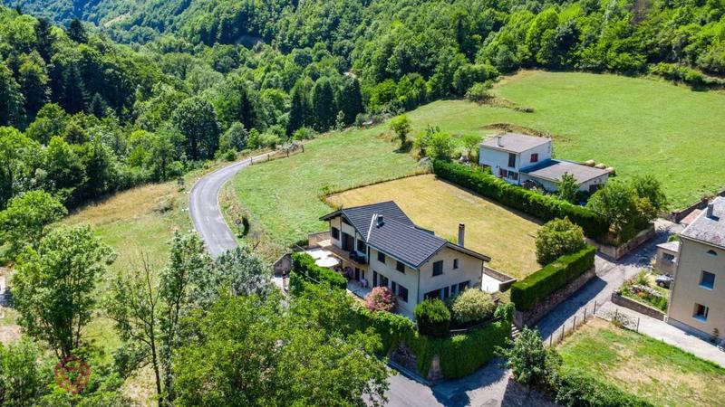 Propriété - 236 m² - 9 pièces