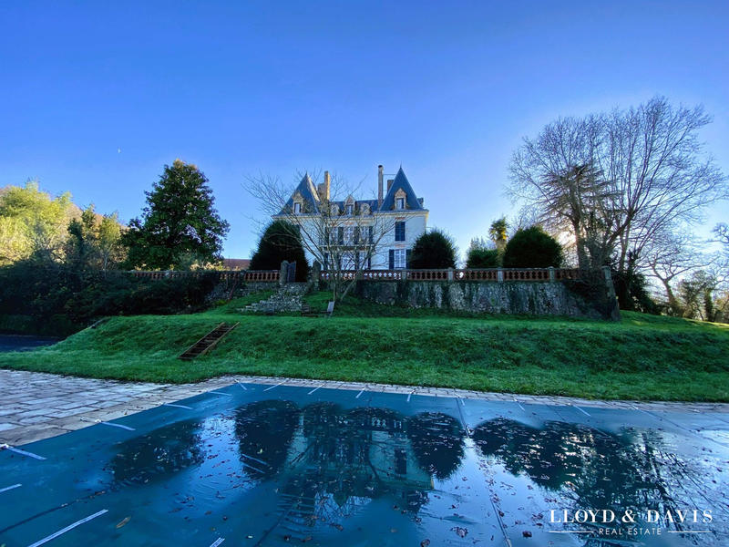 Château - 520 m² - 15 pièces