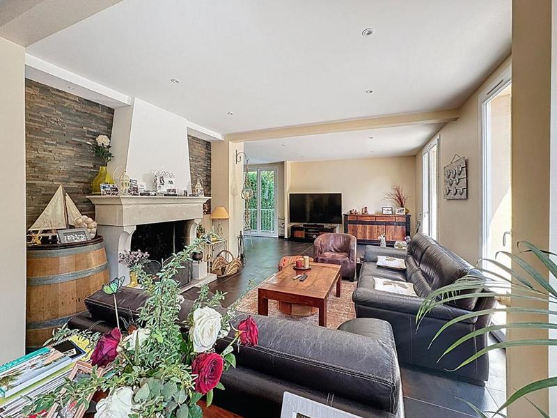 Maison - 182 m² - 7 pièces