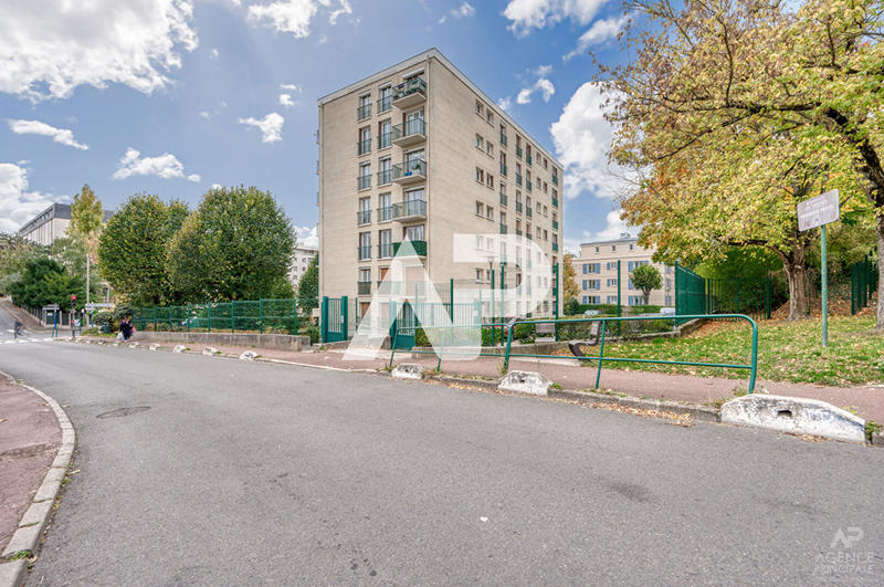 Appartement - 90 m² - 4 pièces