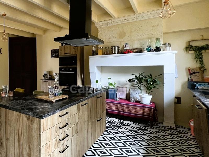 Demeure - 254 m² - 9 pièces