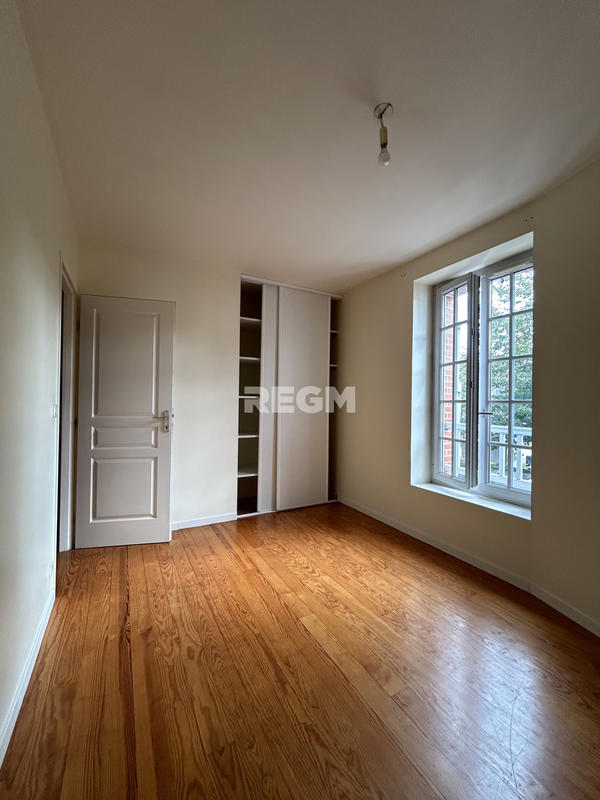 Propriété - 330 m² - 14 pièces
