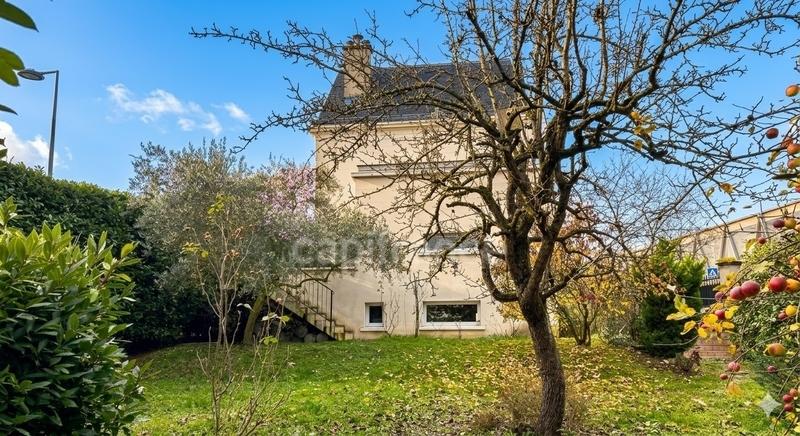 Maison - 200 m² - 8 pièces