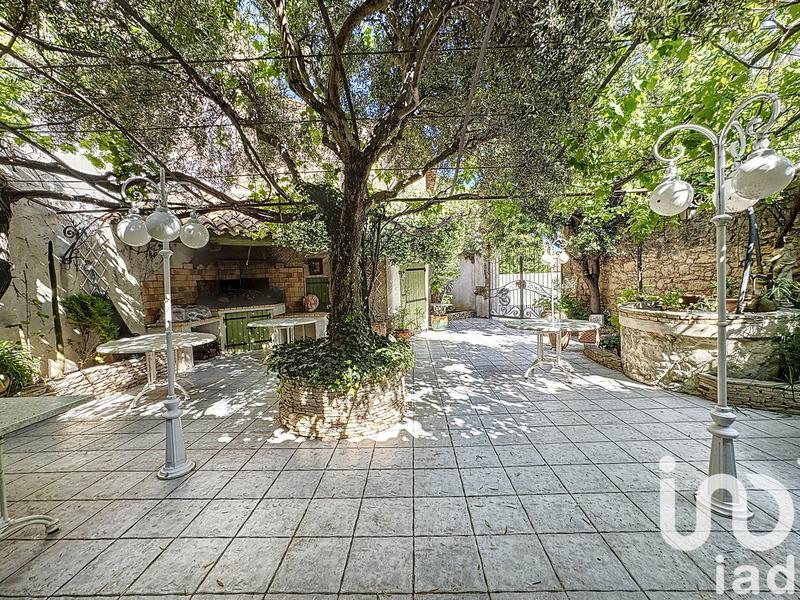 Maison - 360 m² - 10 pièces