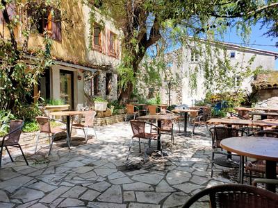 Maison - 470 m² - 20 pièces