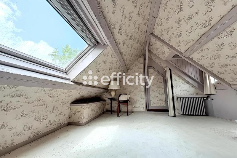 Maison - 240 m² - 8 pièces