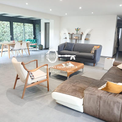 Maison - 197 m² - 5 pièces