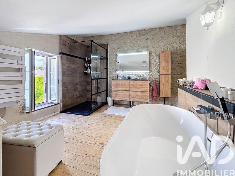 Maison - 298 m² - 9 pièces