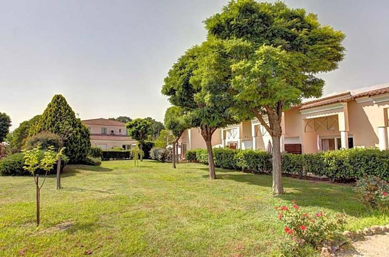 Hôtel particulier - 1 216 m² - 60 pièces