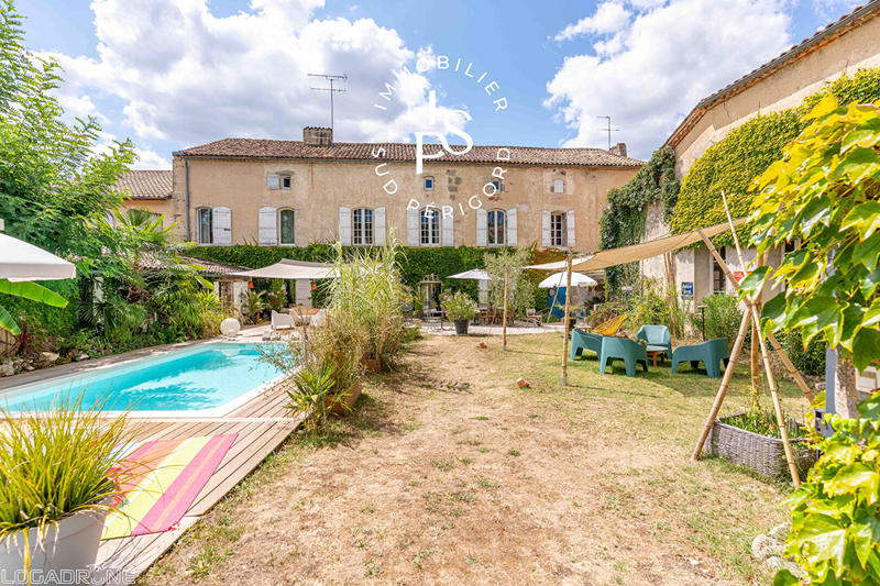 Demeure - 384 m² - 11 pièces